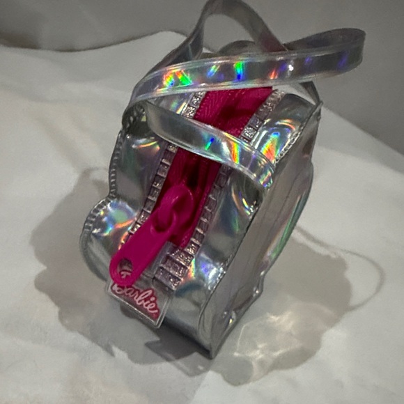 Barbie  Shell-Shaped Holographic Bag - Picture 2 of 3